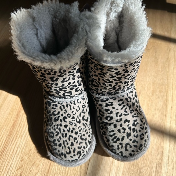 UGG Other - UGG Leopard Print Bailey Bow Boots Girls 9